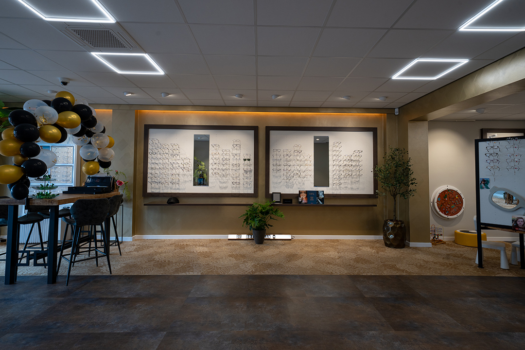 WHO07912_De Brillenman_Linkerwand