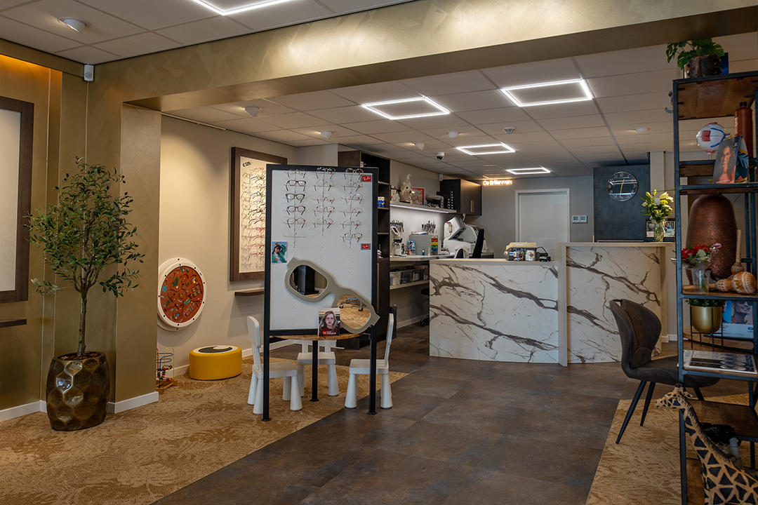 WHO07921_De Brillenman_Kinderhoek